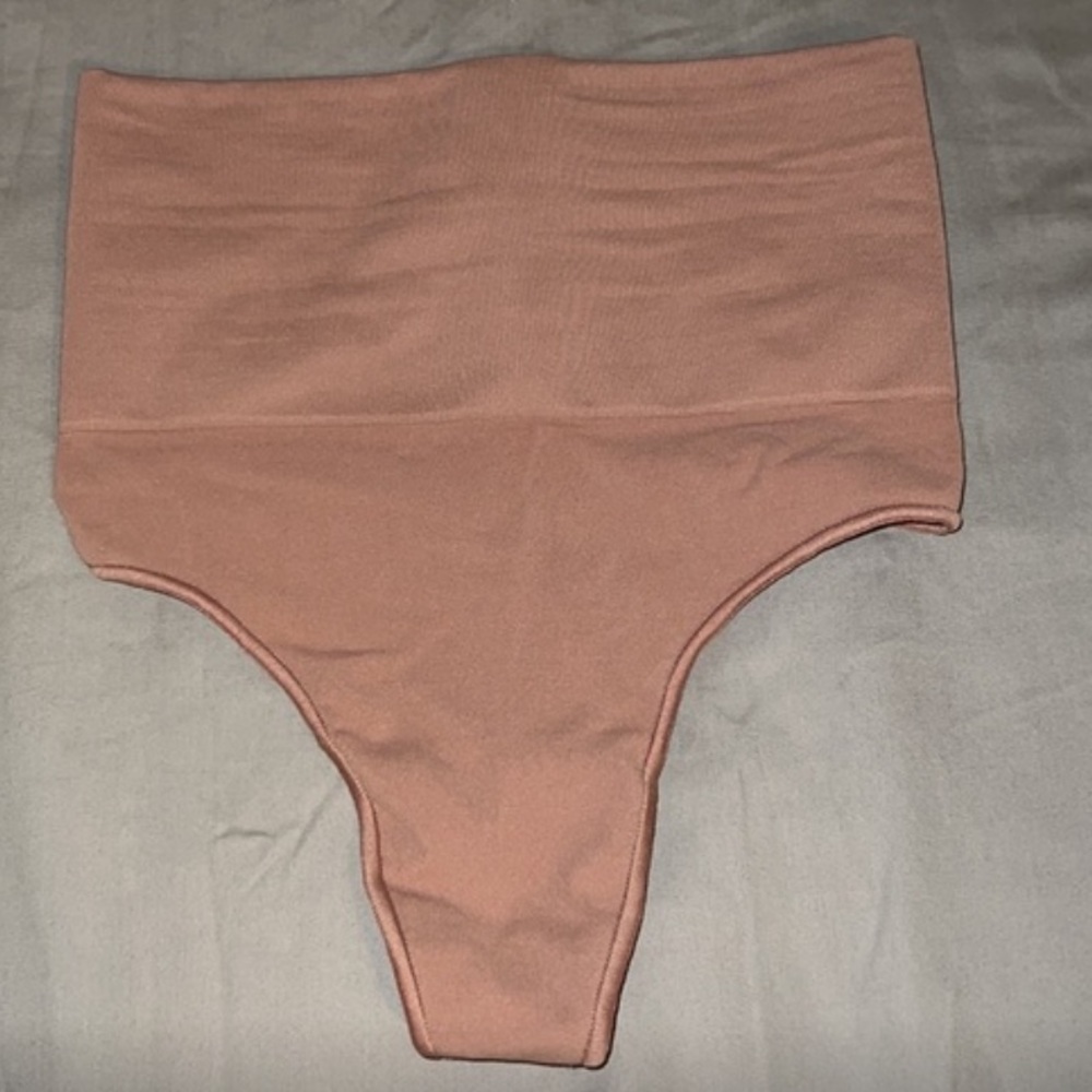 SKIMS CORE CONTROL THONG